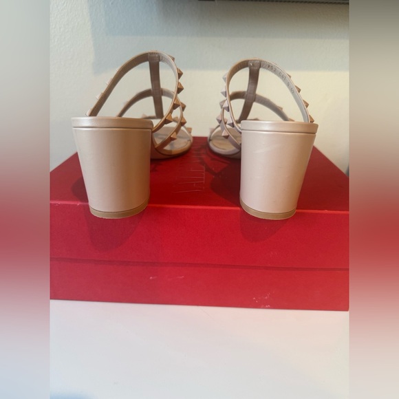 Valentino Garavani Women's Nude/Pink Tonal Rockstud Sandal Block Heels - Picture 6 of 17